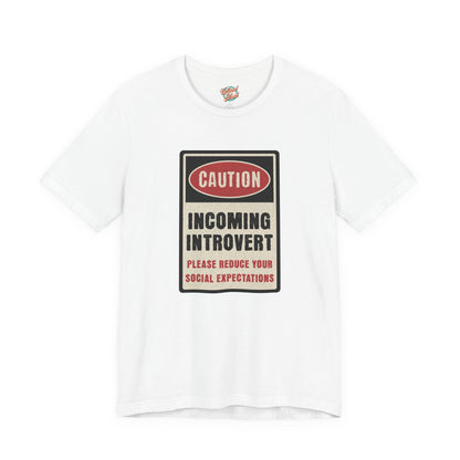 Caution Incoming Introvert – Retro Meme T-Shirt – Funny 70s Style Graphic Tee for Millennial Adults