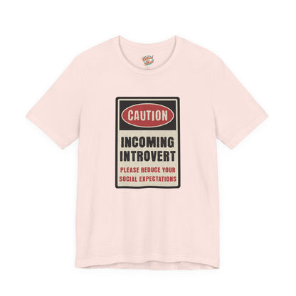 Caution Incoming Introvert – Retro Meme T-Shirt – Funny 70s Style Graphic Tee for Millennial Adults
