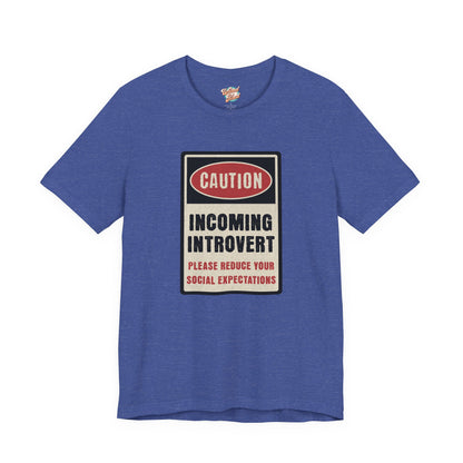 Caution Incoming Introvert – Retro Meme T-Shirt – Funny 70s Style Graphic Tee for Millennial Adults