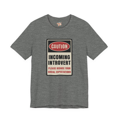 Caution Incoming Introvert – Retro Meme T-Shirt – Funny 70s Style Graphic Tee for Millennial Adults
