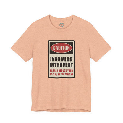 Caution Incoming Introvert – Retro Meme T-Shirt – Funny 70s Style Graphic Tee for Millennial Adults