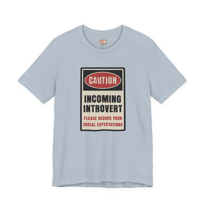 Caution Incoming Introvert – Retro Meme T-Shirt – Funny 70s Style Graphic Tee for Millennial Adults